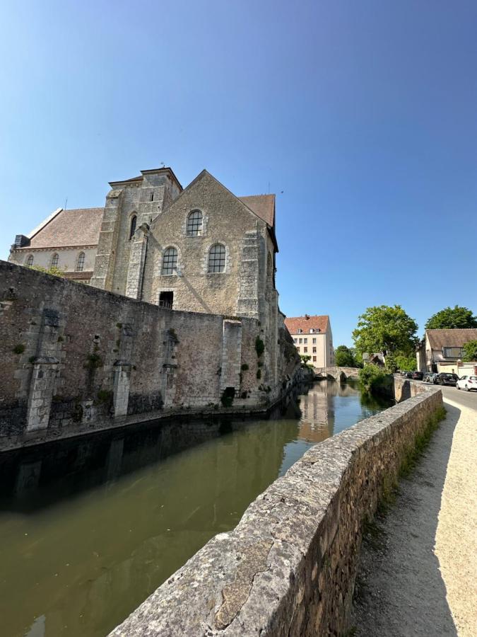 Appartement Bords De L'Eure Charmant Studio 沙特尔 外观 照片